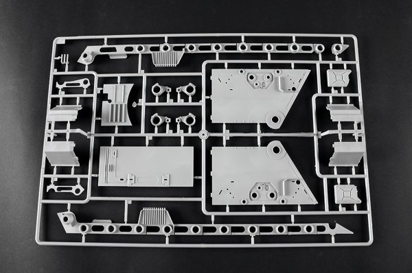 Trumpeter 00948 German Tiger II Heavy Tank - Porsche Turret Early Production 1/16