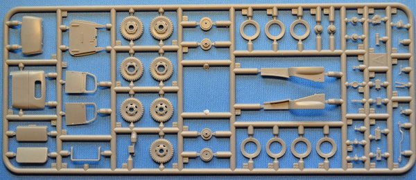 ACE 72600 US G7106 1,5t 4x4 Cargo/Dump truck 1/72