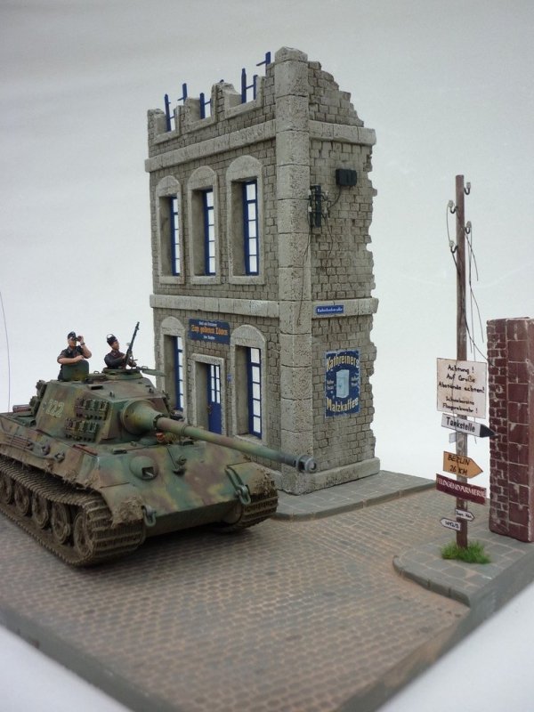 RT-Diorama 35197 Diorama-Base: &quot;Street Corner&quot; 1/35