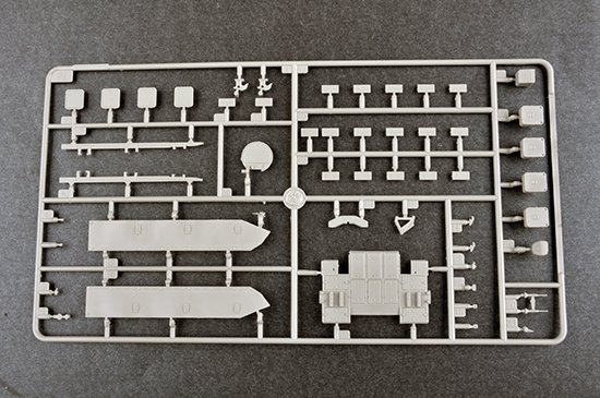 Trumpeter 09581 Russian T-80UD MBT - Early 1/35