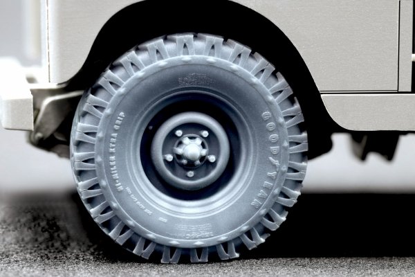 ScaleX WM 35021S L. Rover 88 7.5 big Sagged wheel set (for AK-Interactive) 1/35