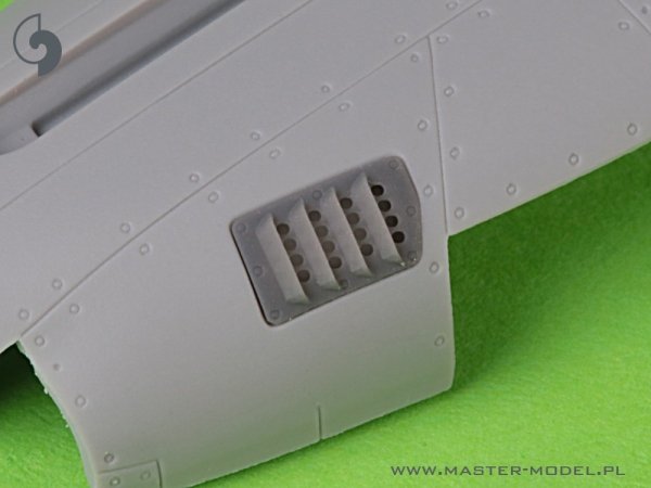 Master AM-72-172 P-51 Mustang - pokrywa wlotu powietrza do gaźnika - typ z żaluzjami dla RAF - wersja A (do modelu Arma Hobby) 1/72