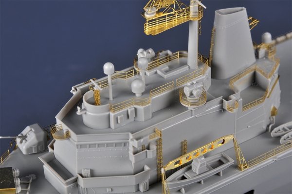 Trumpeter 05635 French Navy Helicopter Cruiser Jeanne dArc 2008 1/350