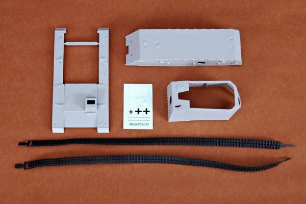 Trumpeter 00350 German 12.8cm Selbstfahrlafette L/6 Sturer Emil (1:35)