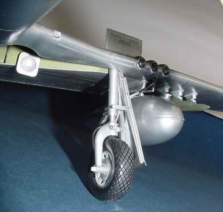 Trumpeter 02401 N.A.P-51D MUSTANG IV (1:24)