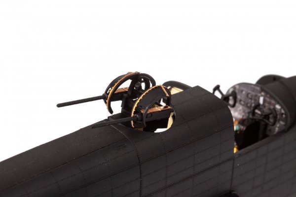 Eduard BIG49368 B-25J glazed nose HONG KONG MODELS 1/48