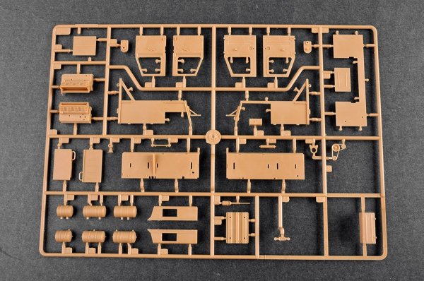 Trumpeter 01086 BAZ-6403 with ChMZAP-9990-071 trailer 1/35