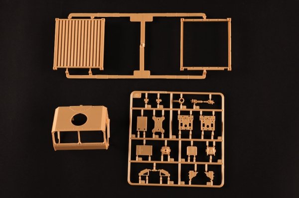 I Love Kit 63550 LVSR MKR18 Cargo Truck with 20ft Container 1/35