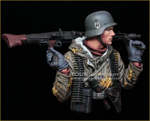 Young Miniatures YM1882 German Machine Gunner Eastern Front WWII 1/10