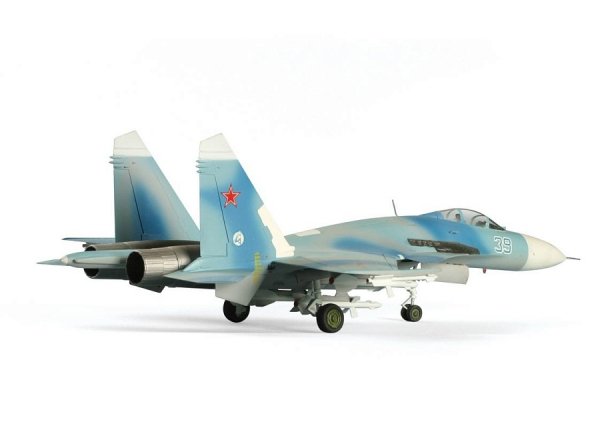 Zvezda 7206 Sukhoi Su-27 Soviet Air Superiority Fighter Flanker 1/72