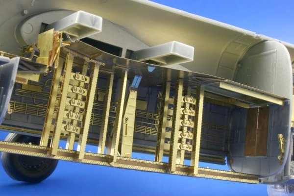Eduard 48634 B-24 bomb bay REVELL/MONOGRAM (1:48)