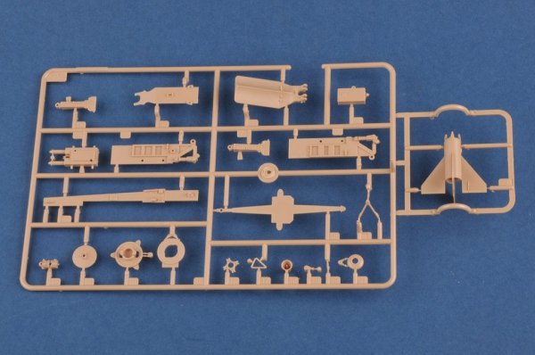 Hobby Boss 82933 Sam-2 Missile with Launcher Cabin 1/72