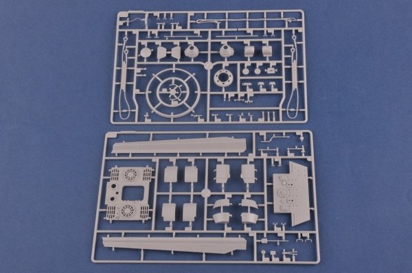 Hobby Boss 84533 Pz.Kpfw.VI Sd.Kfz.182 Tiger II (Henschel July-1945 Production) (1:35)