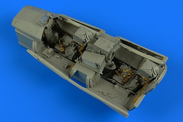 Aires 2240 Panavia Tornado GR.1 cockpit set 1/32 REVELL