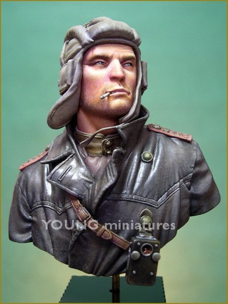 Young Miniatures YM1823 SOVIET TANK COMMANDER 1944 1/10