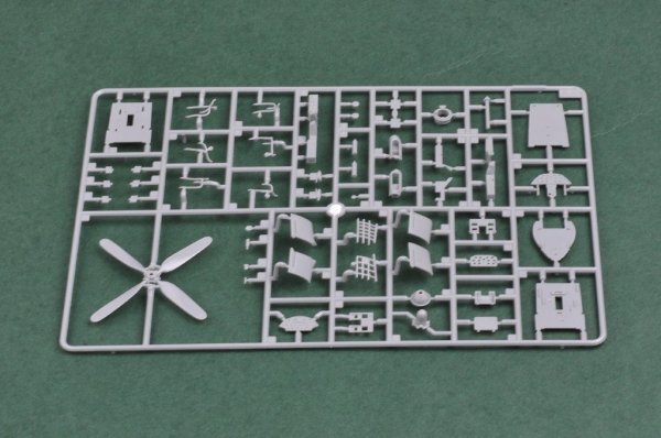 Hobby Boss 80387 F4U-4 Corsair Late version (1:48)