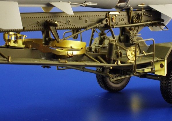 Eduard BIG3529 SA-2 MISSILE / ZiL-157 Truck TRUMPETER 1/35