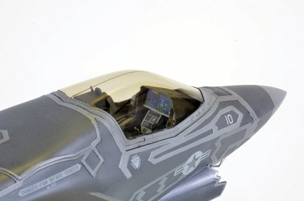Trumpeter 03232 F-35B Lightning 1/32