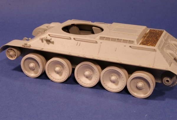 Panzer Art RE35-168 T-34 with captured “Panther” road wheels (112 Zavod and SPG SU-85/SU-100) 1/35