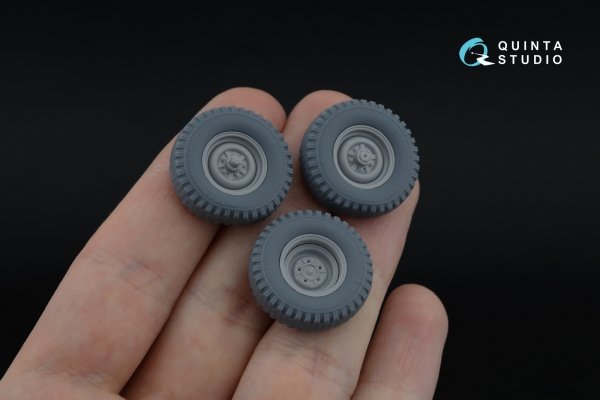 Quinta Studio QT35013 UAZ-469 Family tyre set (Zvezda) 1/35