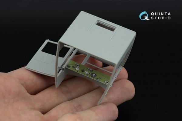 Quinta Studio QDS-35157 Komintern Artillery Tractor 3D-Printed &amp; coloured Interior on decal paper (Trumpeter) (Small version) 1/35