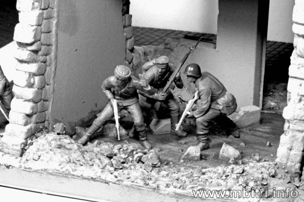  Master Box 3571 Who is that? German mountain troops and Soviet Marines (Spring 1943) 6 figures set (1:35)