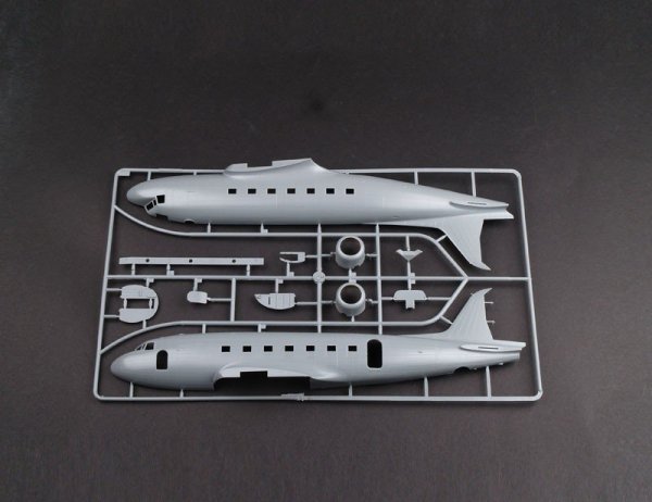 Trumpeter 02829 C-48C Skytrain Transport Aircraft (1:48)