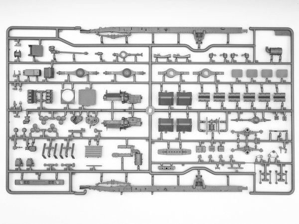 ICM 35004 KAMAZ-4310 Ukrainian Military Box Truck 1/35