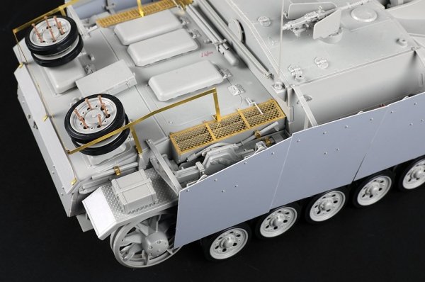 Trumpeter 00947 Germany III Assault Gun Type G Late Model (2 in 1) 1/16