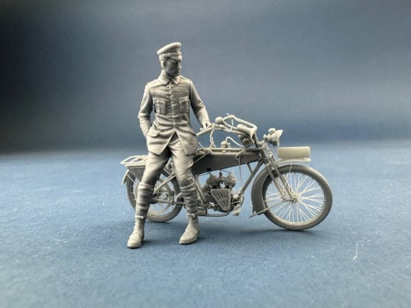Copper State Models F32-058 Werner Voss posing with a motorcycle (Motorcycle not included) 1/32