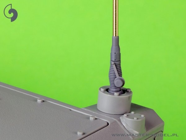 Master GM-16-007 Antena Comrod VHF3088VM - używana na czołgu Leopard 2 A7V oraz innych pojazdach (2 szt.) - wersja PROSTA 1/16