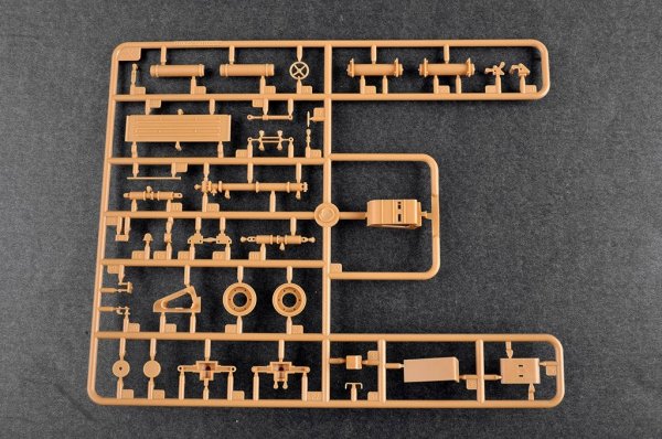 Trumpeter 01086 BAZ-6403 with ChMZAP-9990-071 trailer 1/35