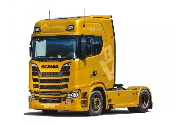 Italeri 3927 Scania S730 HIGHLINE 4x2 1/24