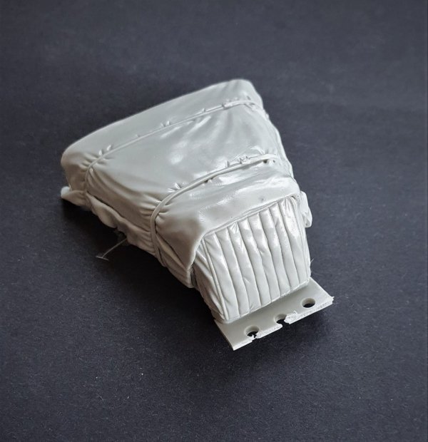 Panzer Art RE35-728 Sd.Kfz 10 engine deck with canvas cover 1/35