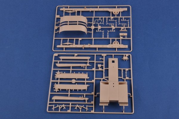 Hobby Boss 85511 Russian KrAZ-260B Tractor with 5P85TE TEL S-300PMU 1/35