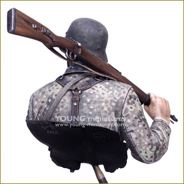 Young Miniatures YM1895 Young German Soldier WWII 1/10