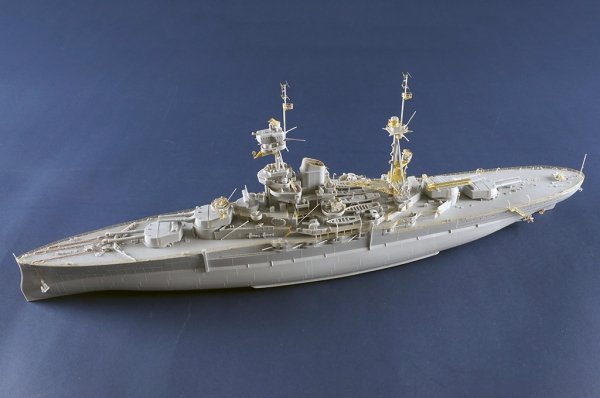 Trumpeter 05379 HMS Resolution 1/350