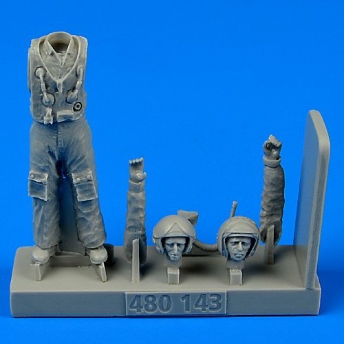 Aerobonus 480143 Soviet Pilot with life jacket - the Cold War period 1/48