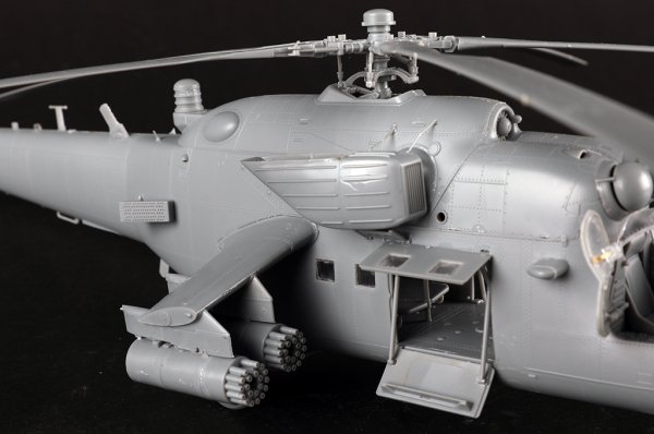 Trumpeter 05830 Mi-35M Hind-E 1/48