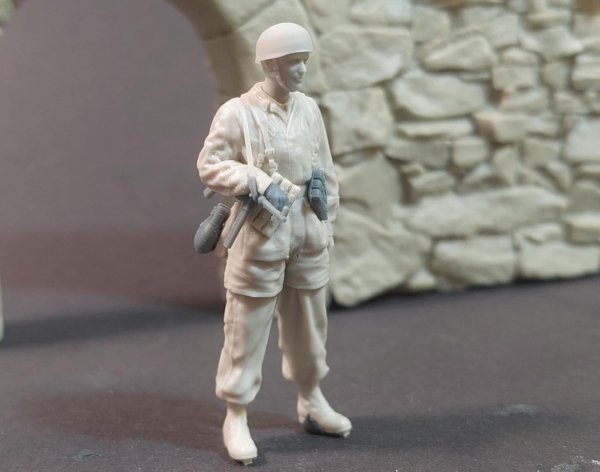 Panzer Art FI35-244 German fallschirmjager at rest No1 1/35