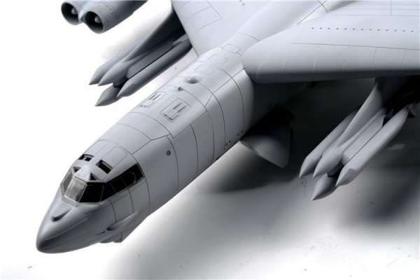 Modelcollect UA72211 B-52H U.S. Stratofortress Strategic Bomber 1/72