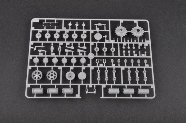 Trumpeter 05568 Soviet SU-152 Late (1:35)