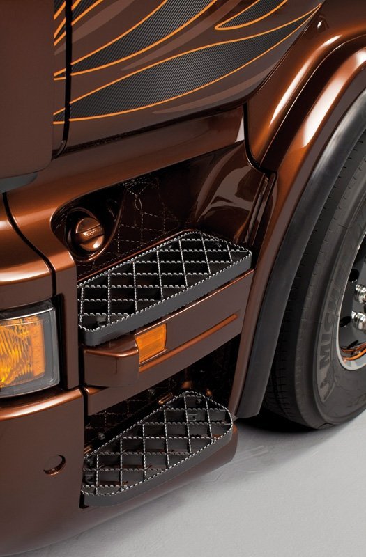 Italeri 3897 SCANIA R730 BLACK AMBER (1:24)