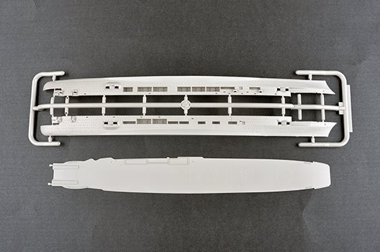 Trumpeter 06710 German Navy Aircraft Carrier DKM Peter Strasser 1/700