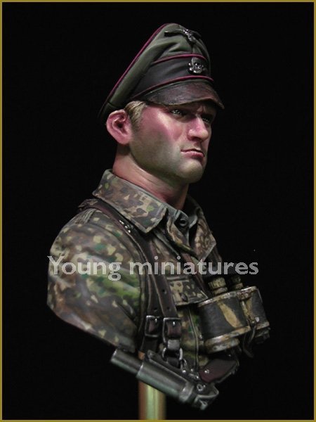 Young Miniatures YM1831 German Waffen SS Officer 1944 1/10