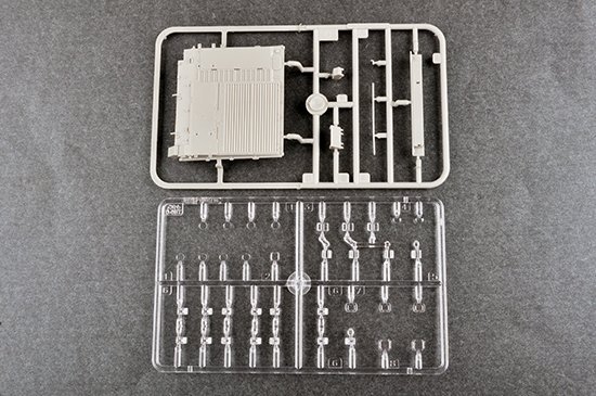 Trumpeter 09581 Russian T-80UD MBT - Early 1/35