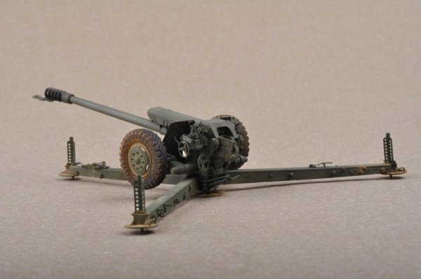 Trumpeter 02329 Soviet D-30 122mm Howitzer - Late Version (1:35)