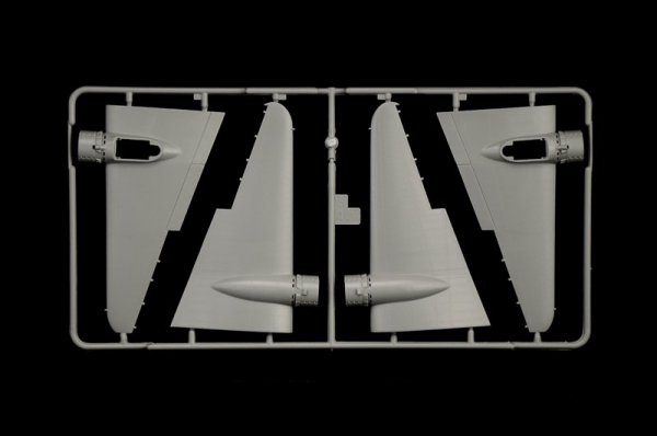 Italeri 1447 Fiat BR.20 Cicogna 1/72