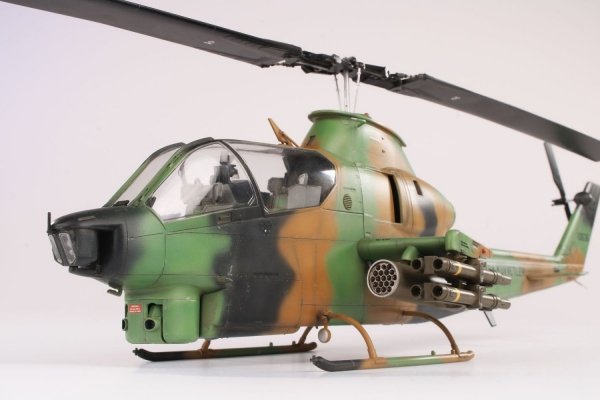 Special Hobby 32090 AH-1Q/S Cobra 'Tank Hunter' 1/32