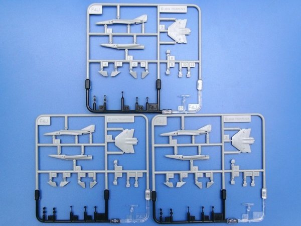 Trumpeter 05605 U.S. CVN-68 Nimitz aircraft carrier 1975 (1:350)